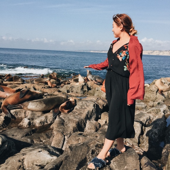 Vintage Floral V Neck - Picture 4 of 4